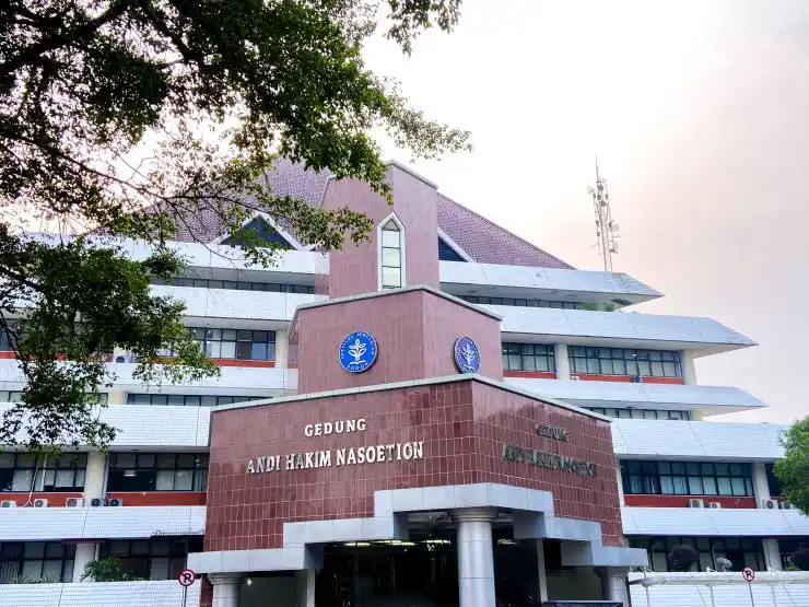 Info IPB University: Cek daftar fakultas (S1) di Kampus Dramaga, Sekolah Vokasi (Baranangsiang), dan semua jalur masuk (SNBP, SNBT, SM-IPB) 2025.